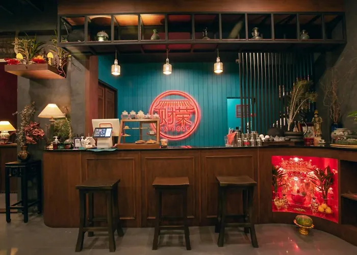 Caiyong Hometel & Cafe's Hostel